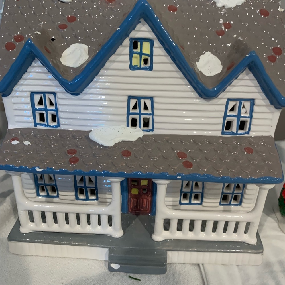 Snow Village - Farm House  (In original box)